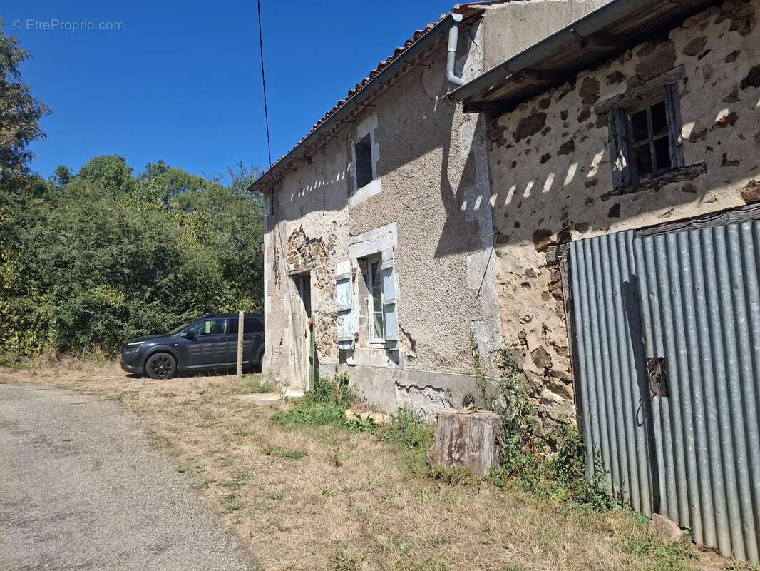 Maison familiale avec de nombreuses dépendances et du terrain - photo 14