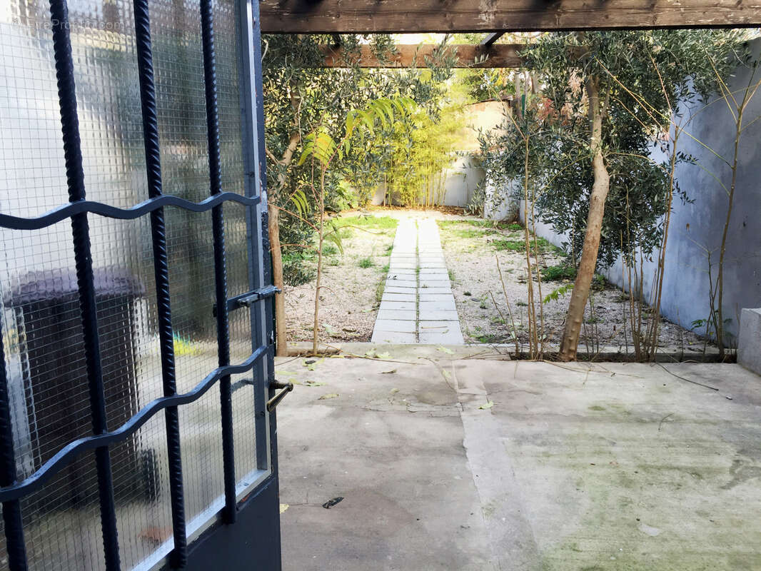 Commerce à MARSEILLE-10E