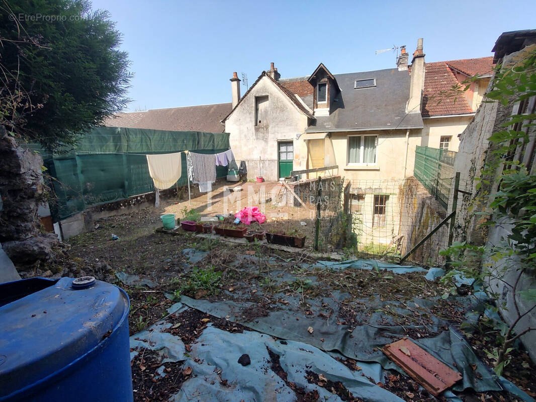 Maison à LA CHARTRE-SUR-LE-LOIR