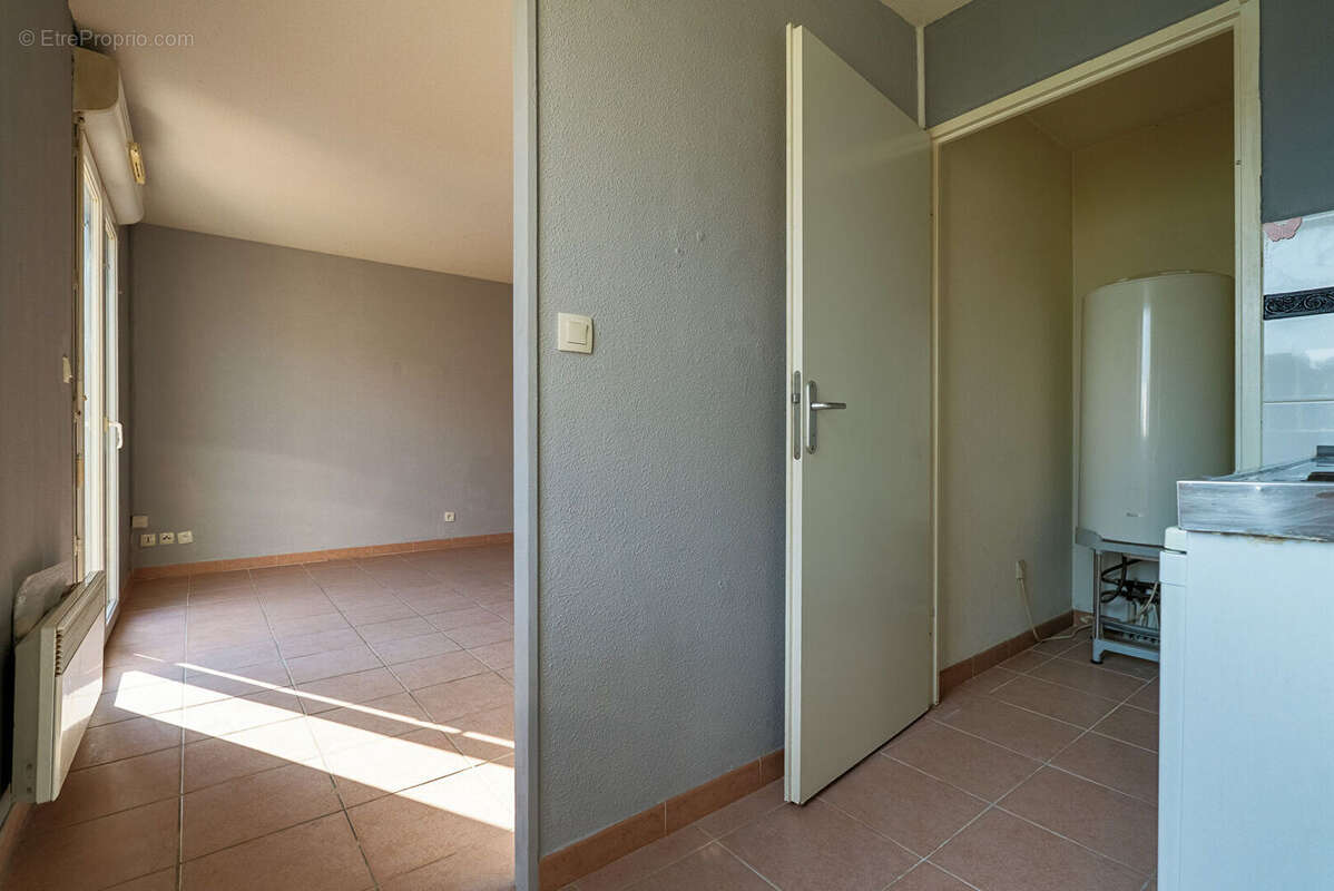 CARCASSONNE - PÉRIPHÉRIE Appartement T2 45m² avec grand balcon et place de parking privative - photo 8