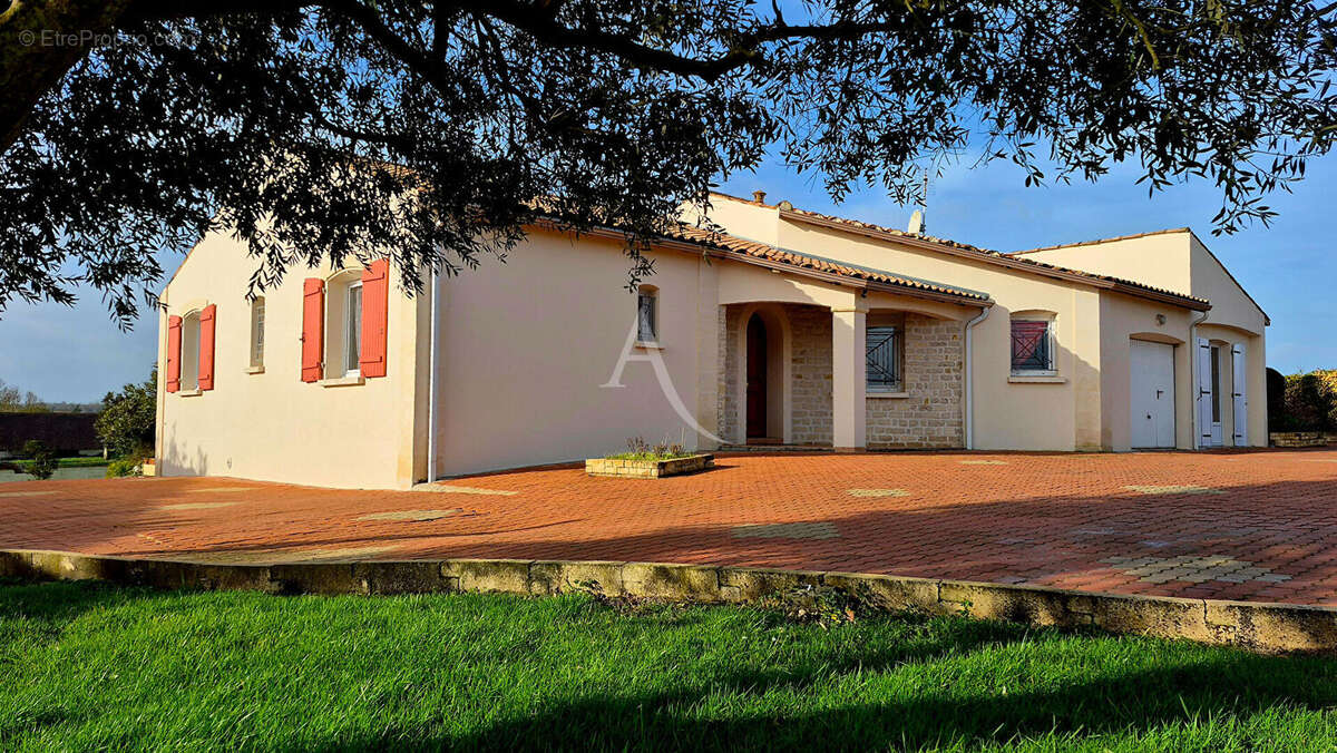 Maison Saintes 5 pièce(s) avec piscine et son appartement dédié - photo 5