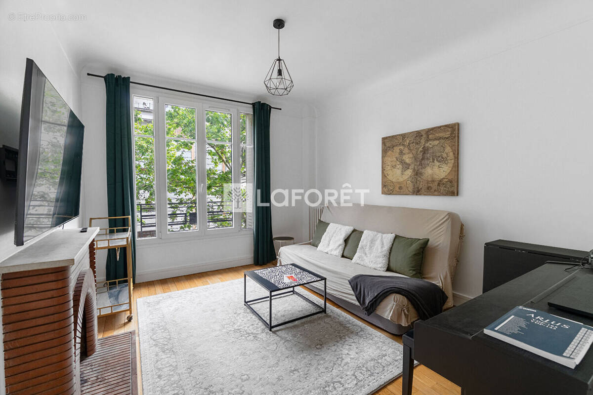 Appartement à PARIS-16E