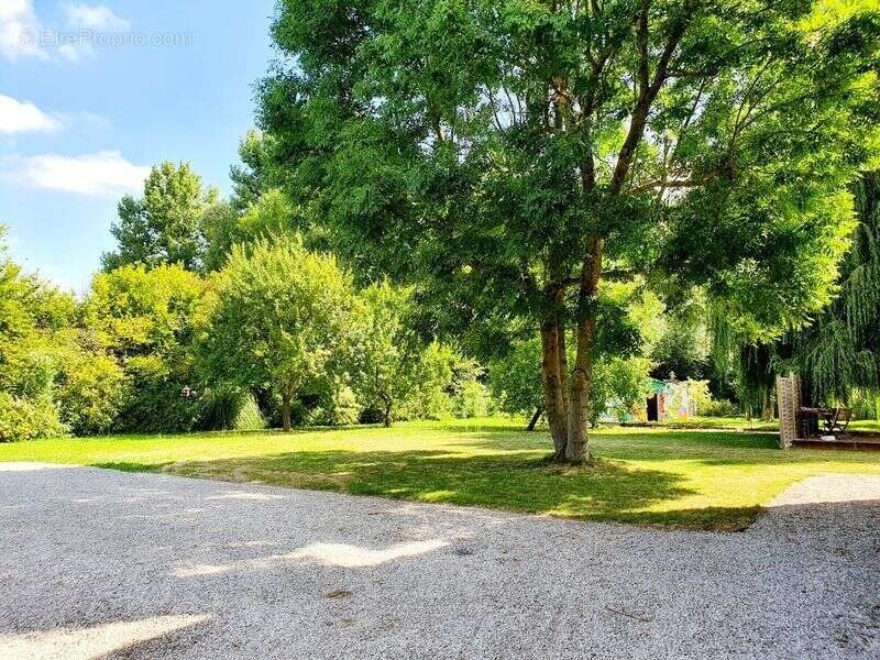 Terrain à LONGUEIL-SAINTE-MARIE