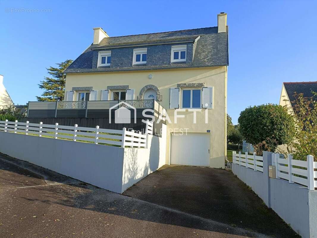 Photo 2 - Maison à CHATEAUNEUF-DU-FAOU