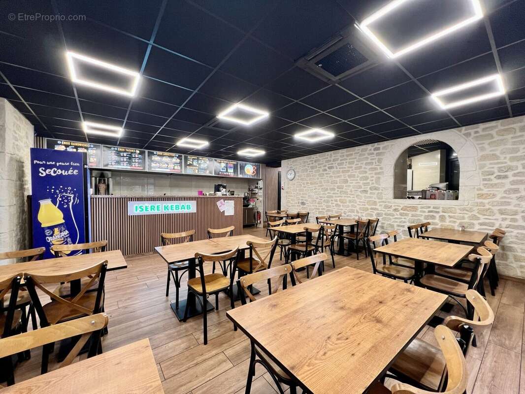 Autre à PONT-DE-CHERUY