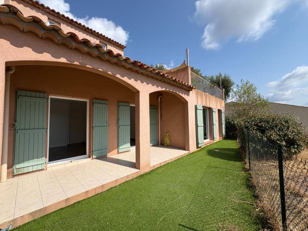 Appartement à ROQUEBRUNE-SUR-ARGENS