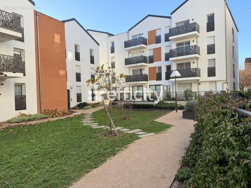 Appartement à SAINT-LAURENT-DE-MURE