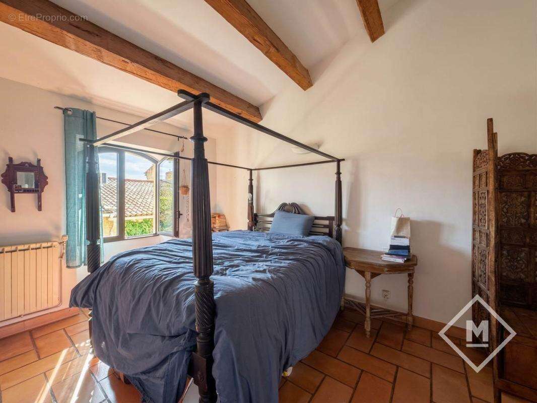 Appartement à MARSEILLE-4E