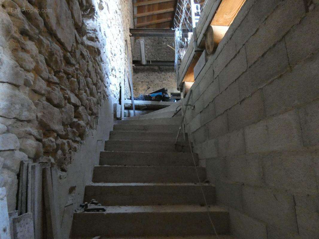 Charme de la Pierre à Sabran, grange à rénover - photo 18
