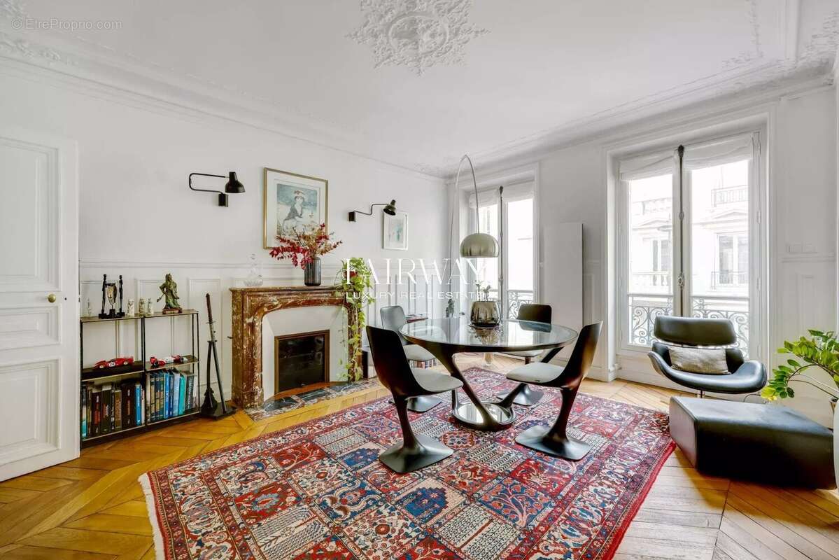 Appartement à PARIS-8E
