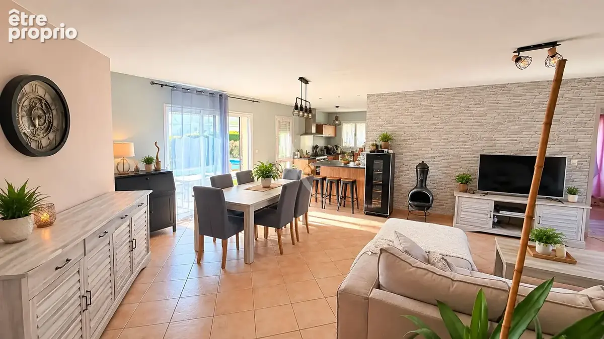 Exclusivité - Pavillon de plain-pied avec 4 chambres, Bureau et piscine - photo 3