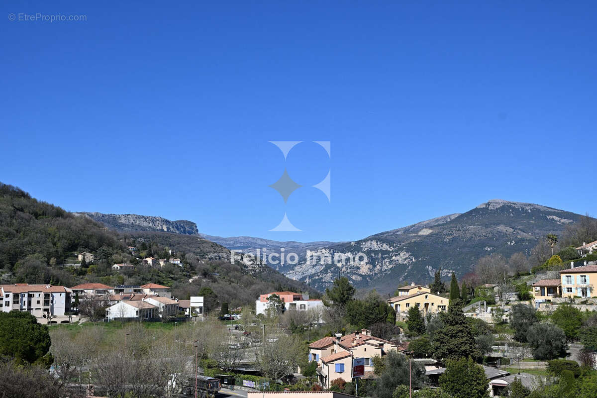 Appartement à CHATEAUNEUF-GRASSE