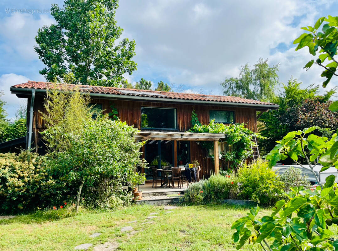 Maison à AZUR