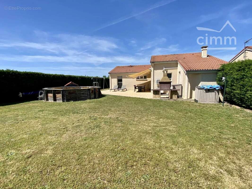 Maison à VEAUCHE