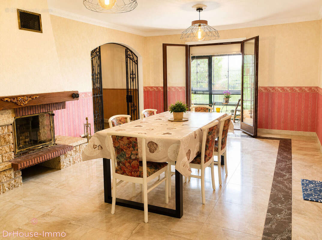 Maison 215 m² à Villers-Sur-Le-Roule  - photo 4