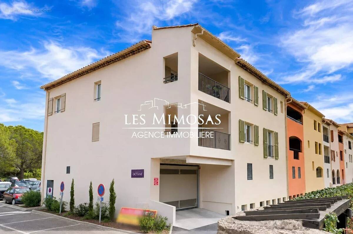 Appartement à ROQUEBRUNE-SUR-ARGENS