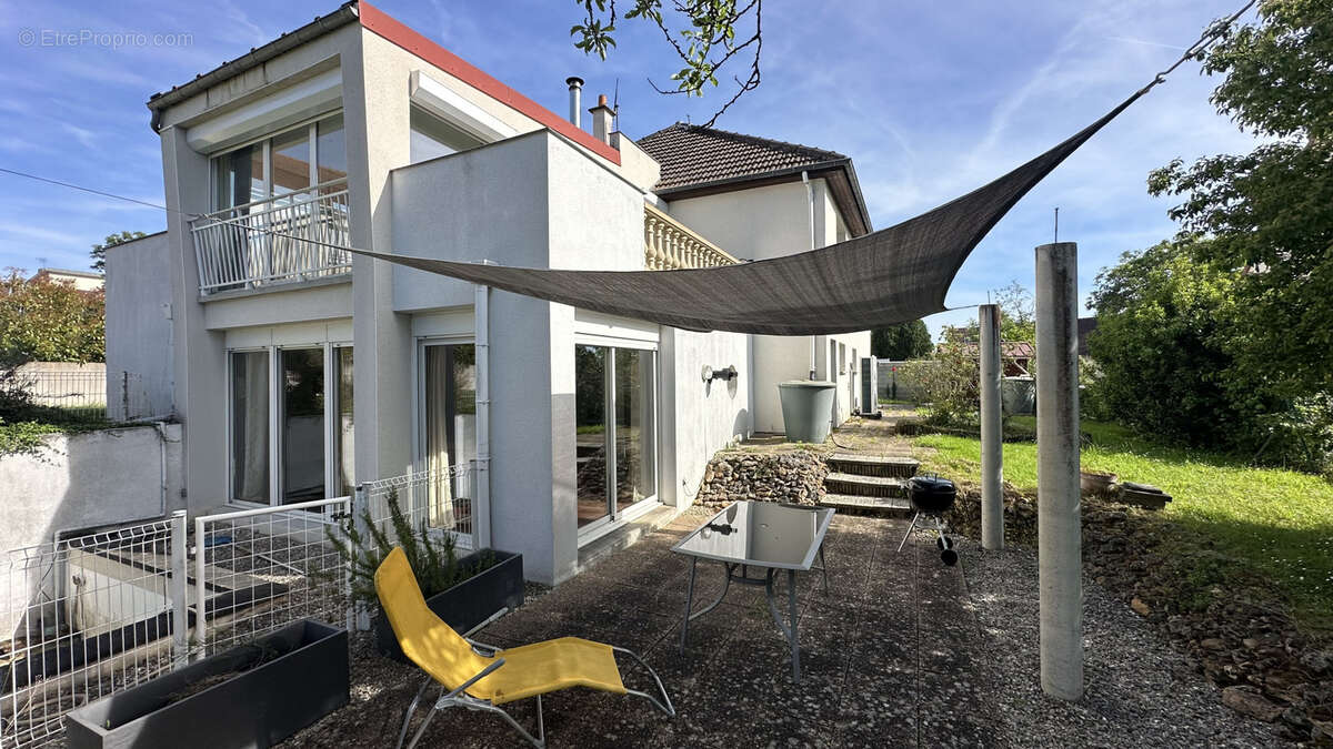Maison à SAINTRY-SUR-SEINE