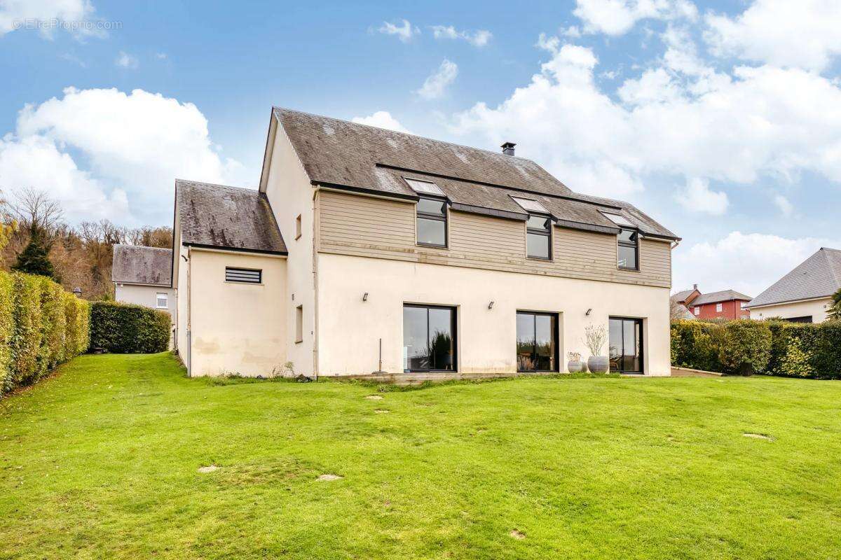 Maison à LA RIVIERE-SAINT-SAUVEUR