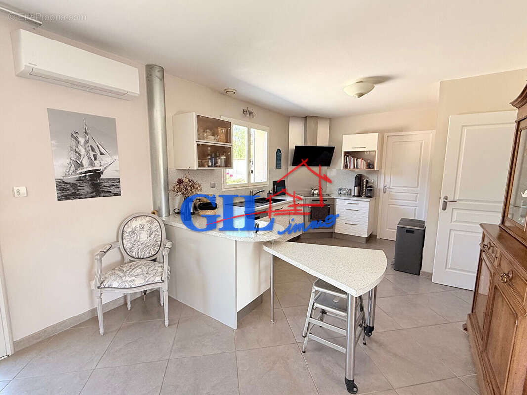 Maison à SAVIGNY-LE-TEMPLE