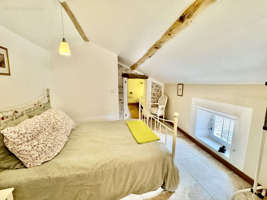 Maison à SAINT-VICTOR-LA-COSTE