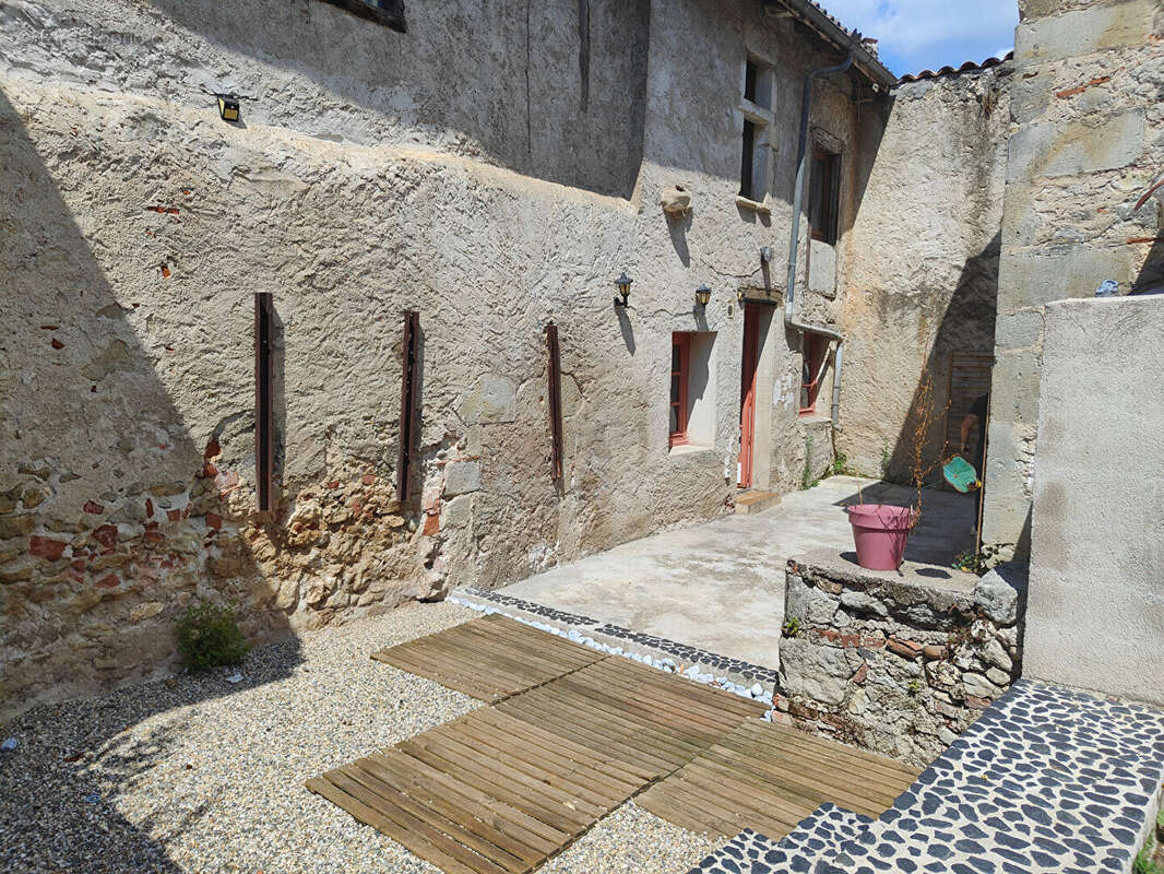 Maison de ville à Port de Penne avec cour - photo 3
