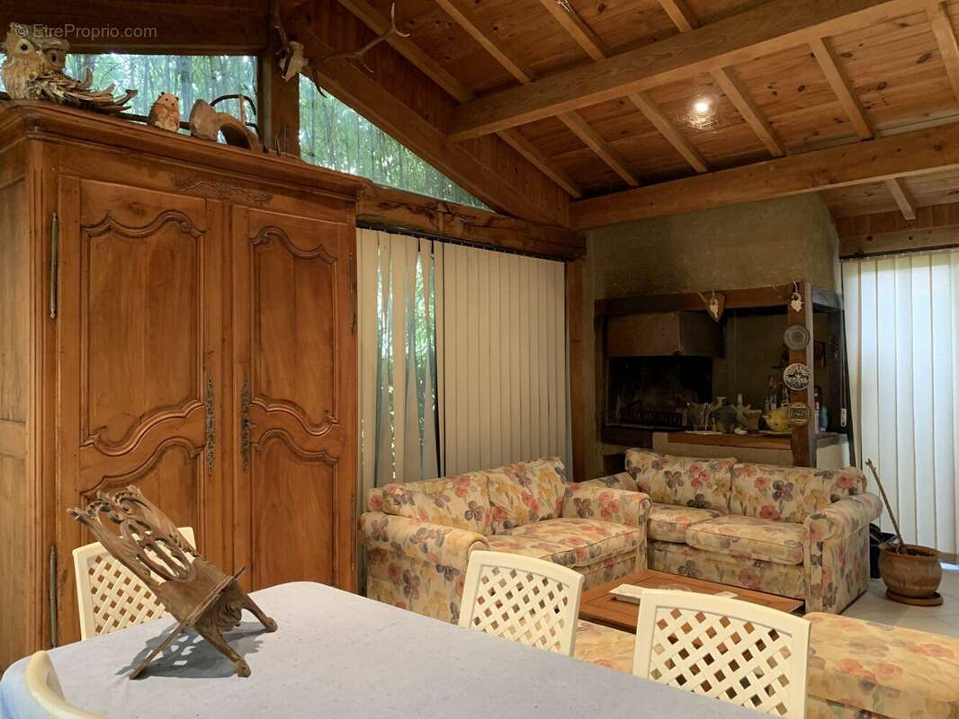 salle à manger salon1 barbecue - Maison à AUCH