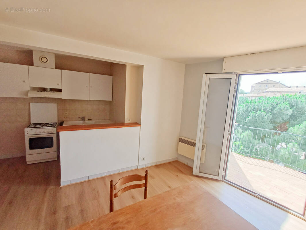 Aubenas centre - studio 28m2 + balcon  -  ascenseur - photo 2