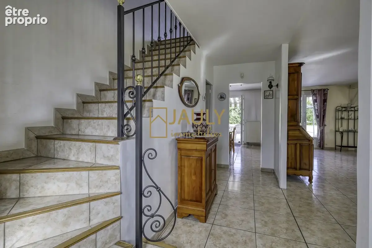 Maison 7 pièces 210 m² à vendre à Cregy-Les-Meaux (77124) - photo 3