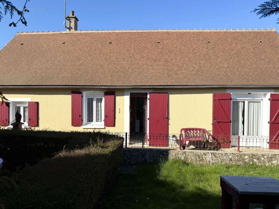 Façade - Maison à MEZIERES-SUR-PONTHOUIN