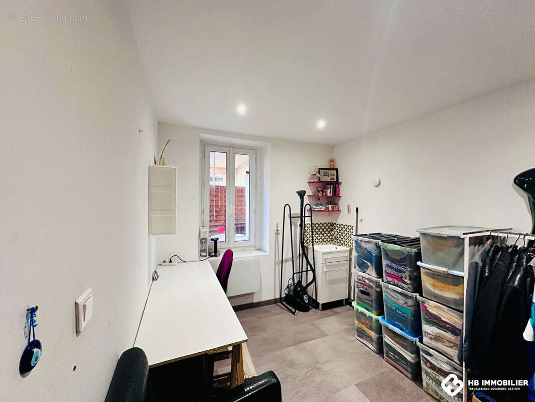 Commerce à LE COTEAU