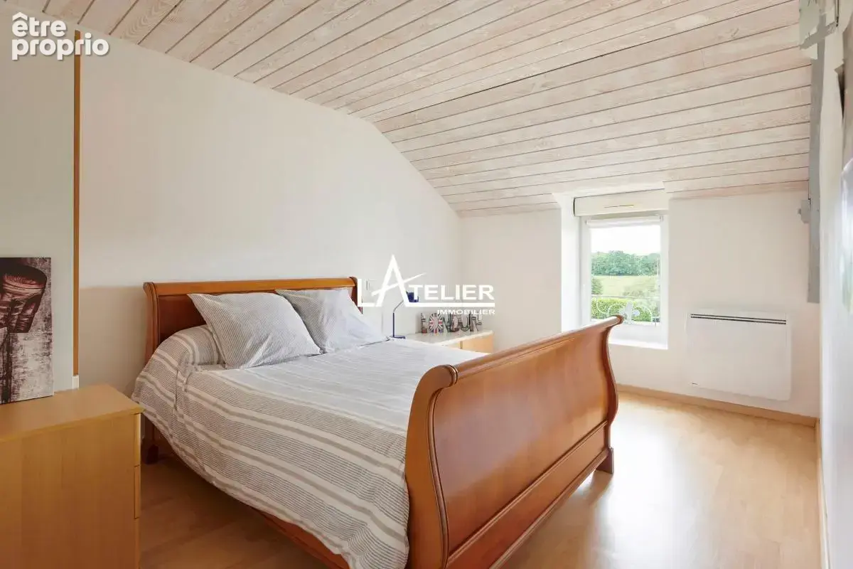 Longère en pierre, grand terrain, annexes et piscine - photo 14