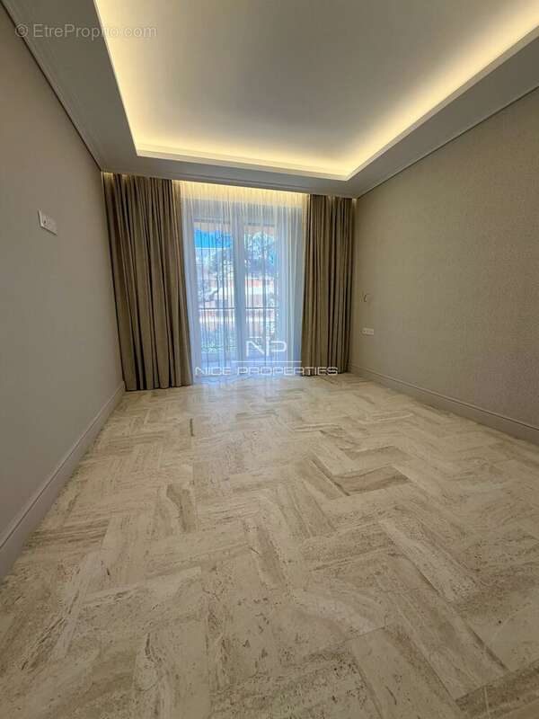 CAP D'AIL : Appartement 3 pièces avec terrasses, à rénover, dans résidence avec piscine et gardien - photo 11