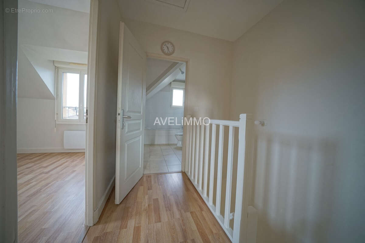 Maison à LA QUEUE-LES-YVELINES