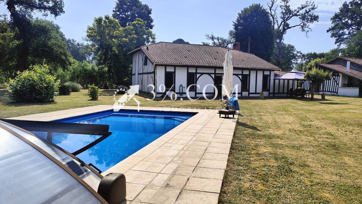 Maison à LUXEY