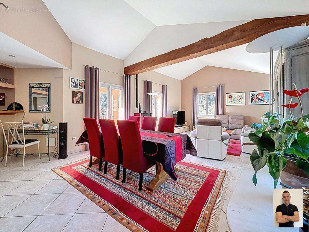 Maison à VINS-SUR-CARAMY