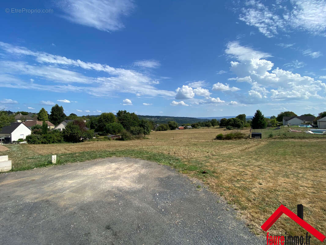 Terrain à DONZENAC