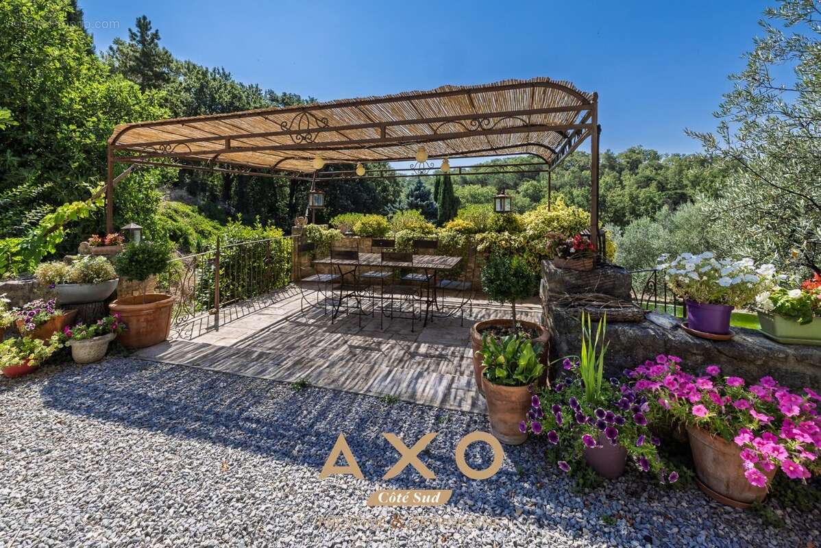 Allemagne-en-provence - bastide - 696 m² - 5 habitations - piscine 15x7 - terrain 1 ha - 995 000  - photo 4