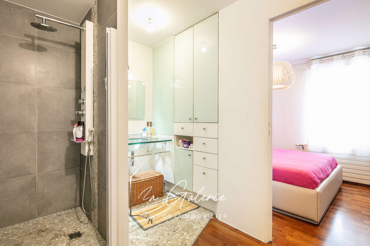 Appartement à SAINT-NAZAIRE-LES-EYMES