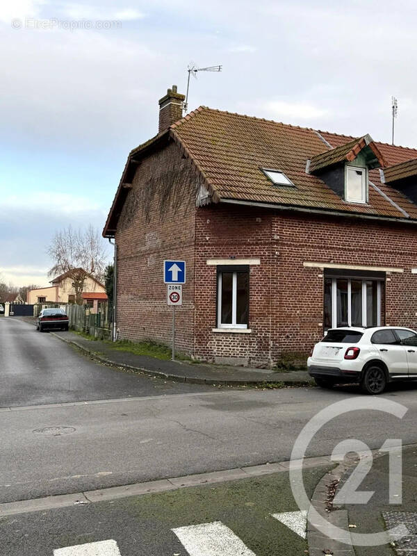 Maison à ETREILLERS