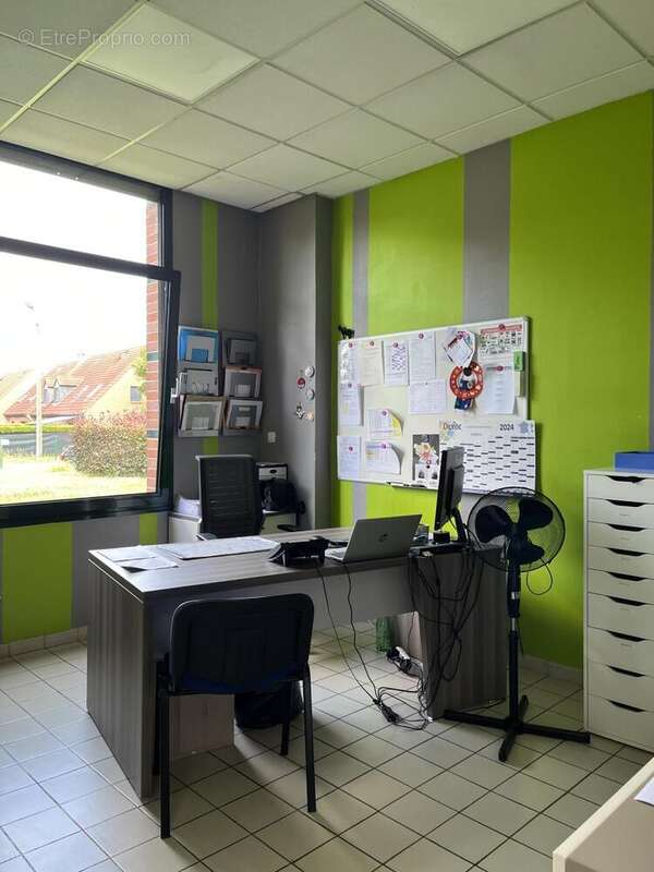 Commerce à COURRIERES