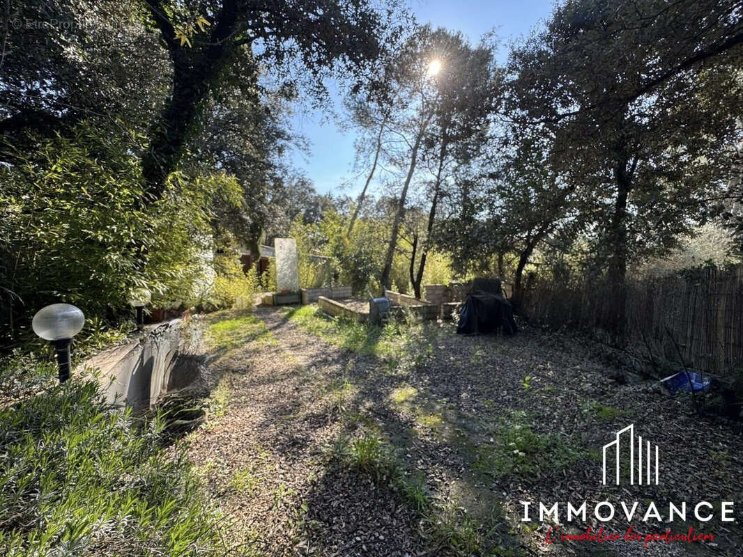 Terrain à SAINT-BAUZILLE-DE-MONTMEL