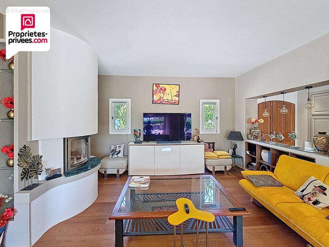 Maison à SAINT-CEZAIRE-SUR-SIAGNE