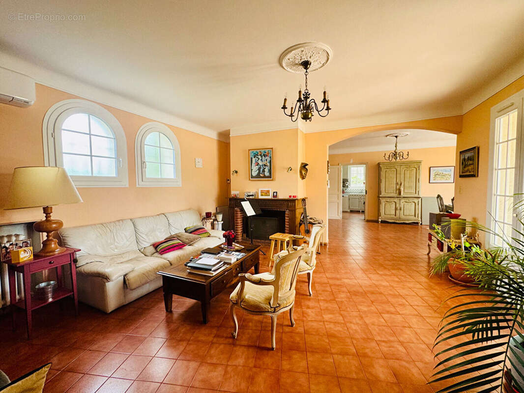 Maison ISTRES T4 de 200m² avec dépendance - photo 7