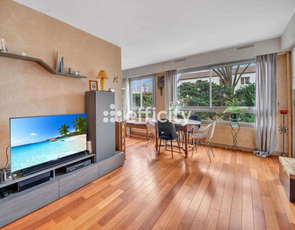 Appartement à COURBEVOIE