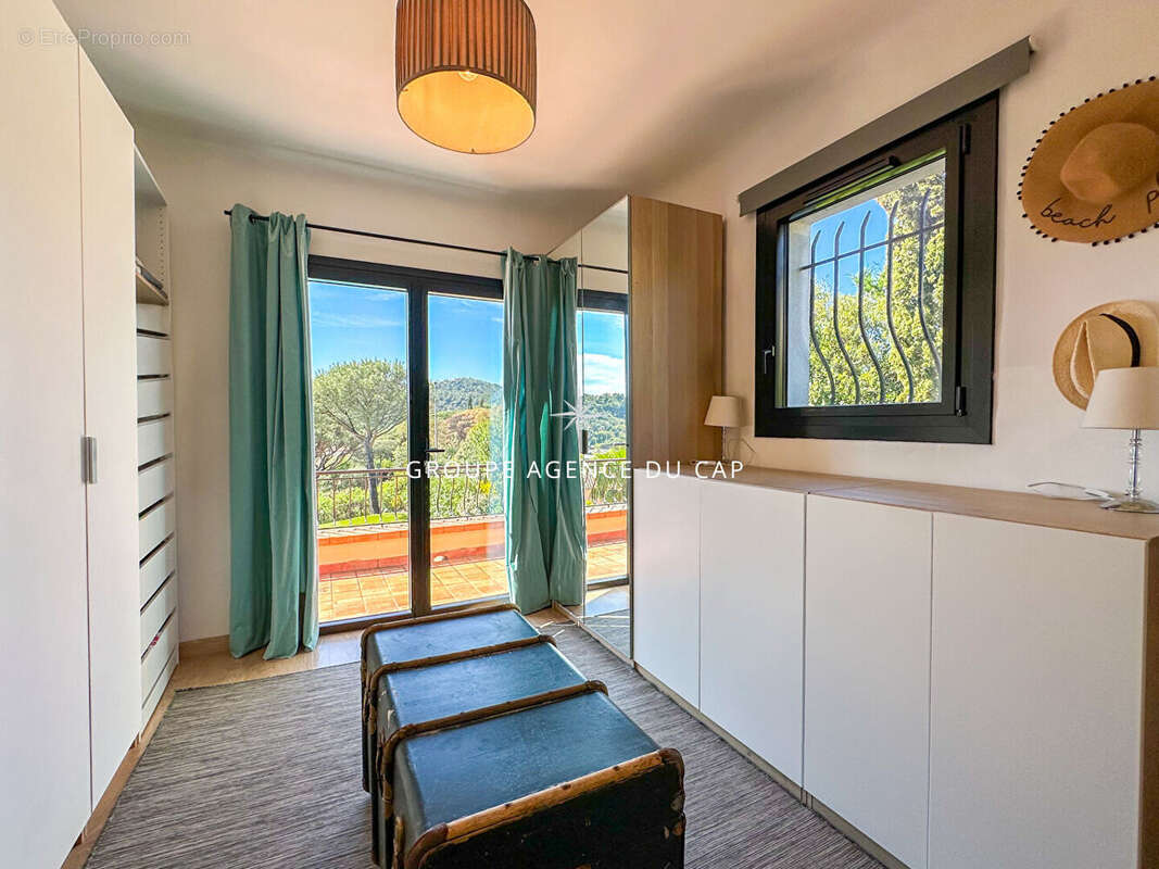 A vendre villa de charme 4 chambres terrain plat piscine parking proche mer aux issambres - photo 10