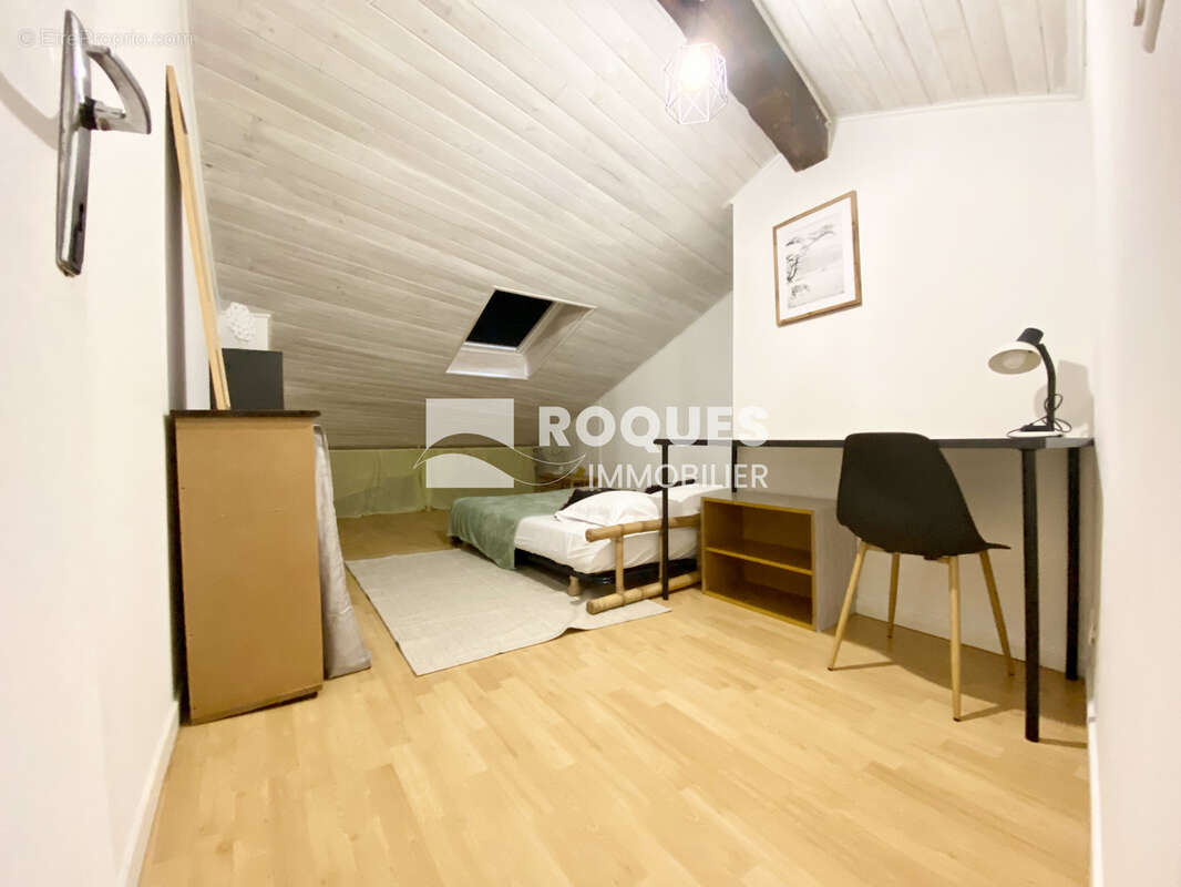 Duplex F2 vendu loué et meublé   Dernier étage à MILLAU - photo 3