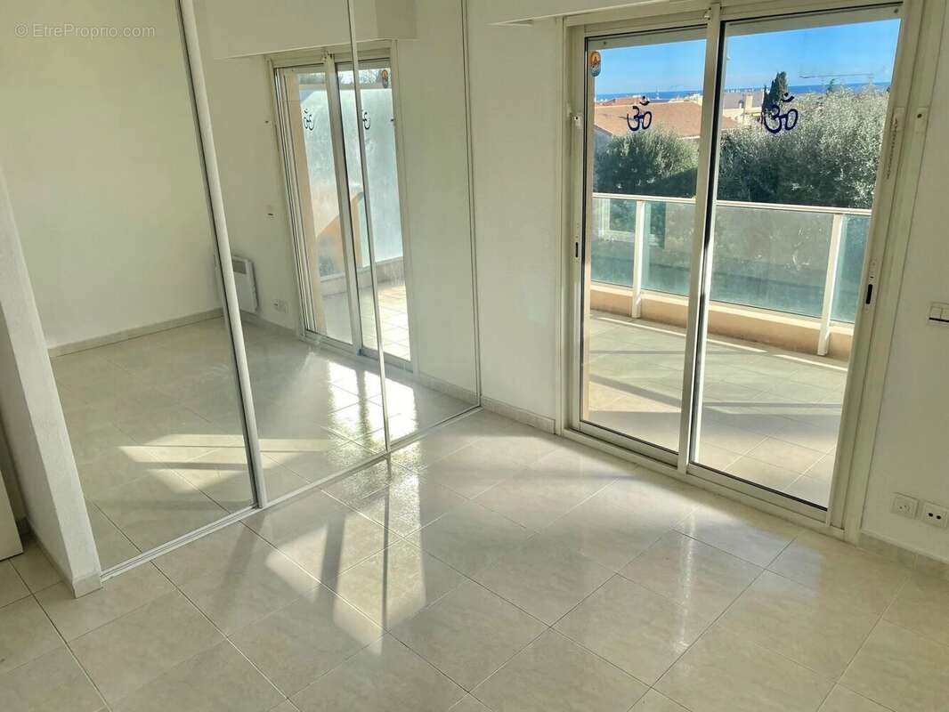 Appartement à SAINT-LAURENT-DU-VAR