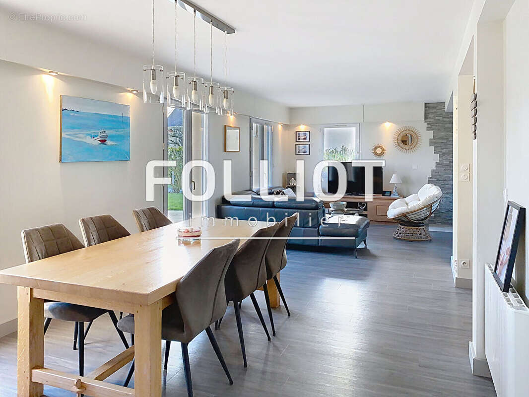 Maison à AGON-COUTAINVILLE