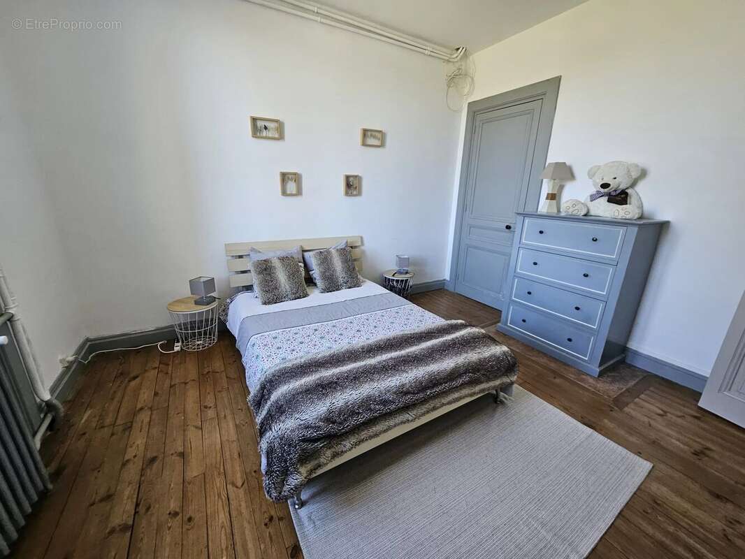 Maison à MONTROND-LES-BAINS