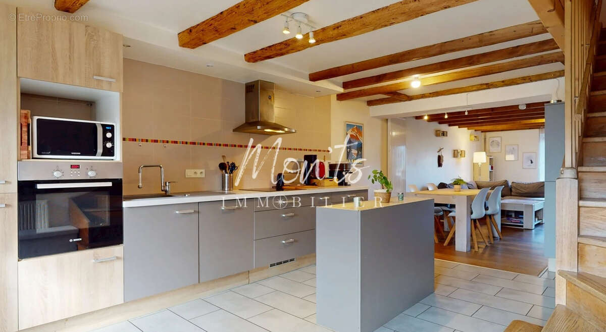 VULBENS   Maison de village de caractère   140 m2 habitables. - photo 3